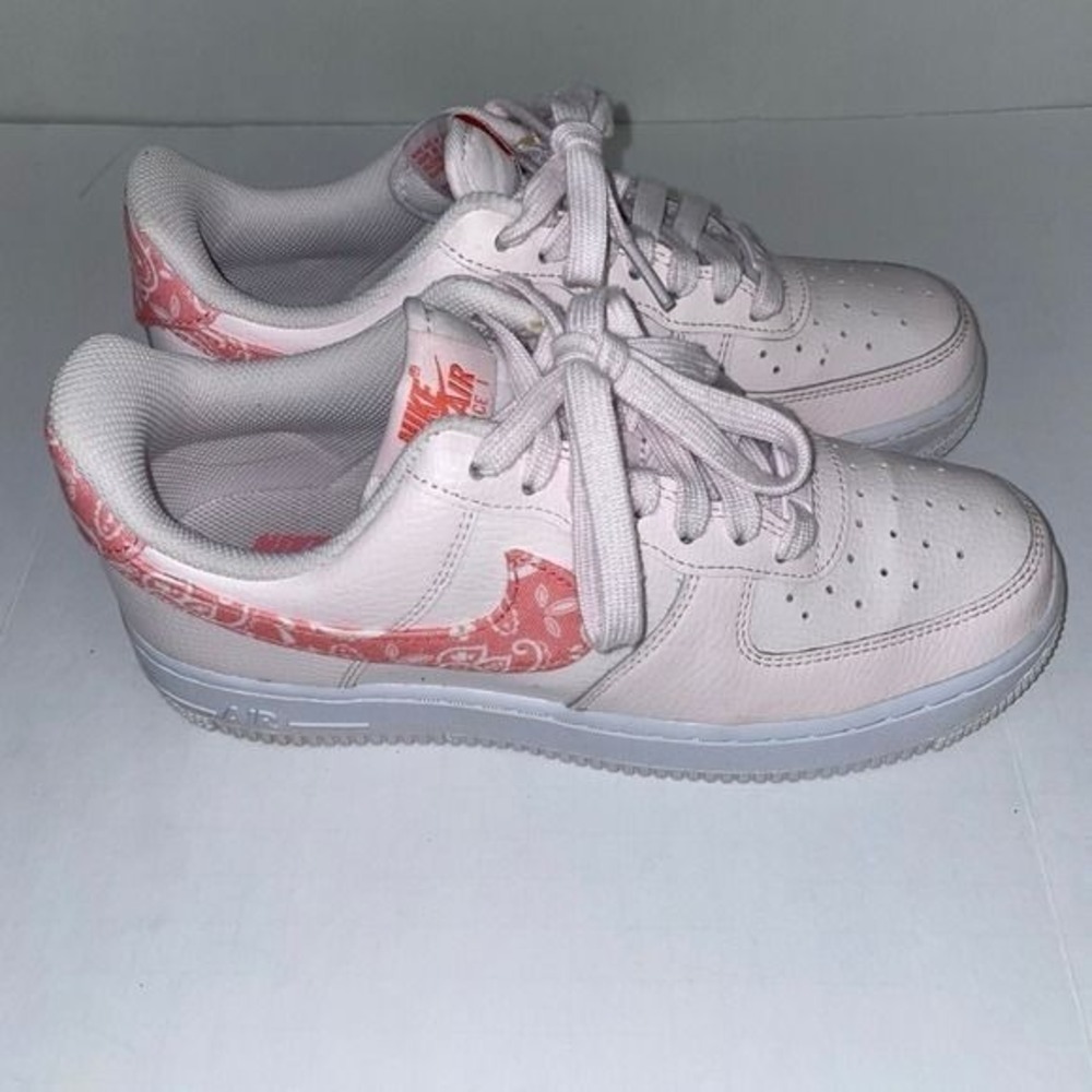 Nike Air Force 1 Low Pink Paisley Bandana Sneakers FD1448-664 Womens 8 - Picture 4 of 9